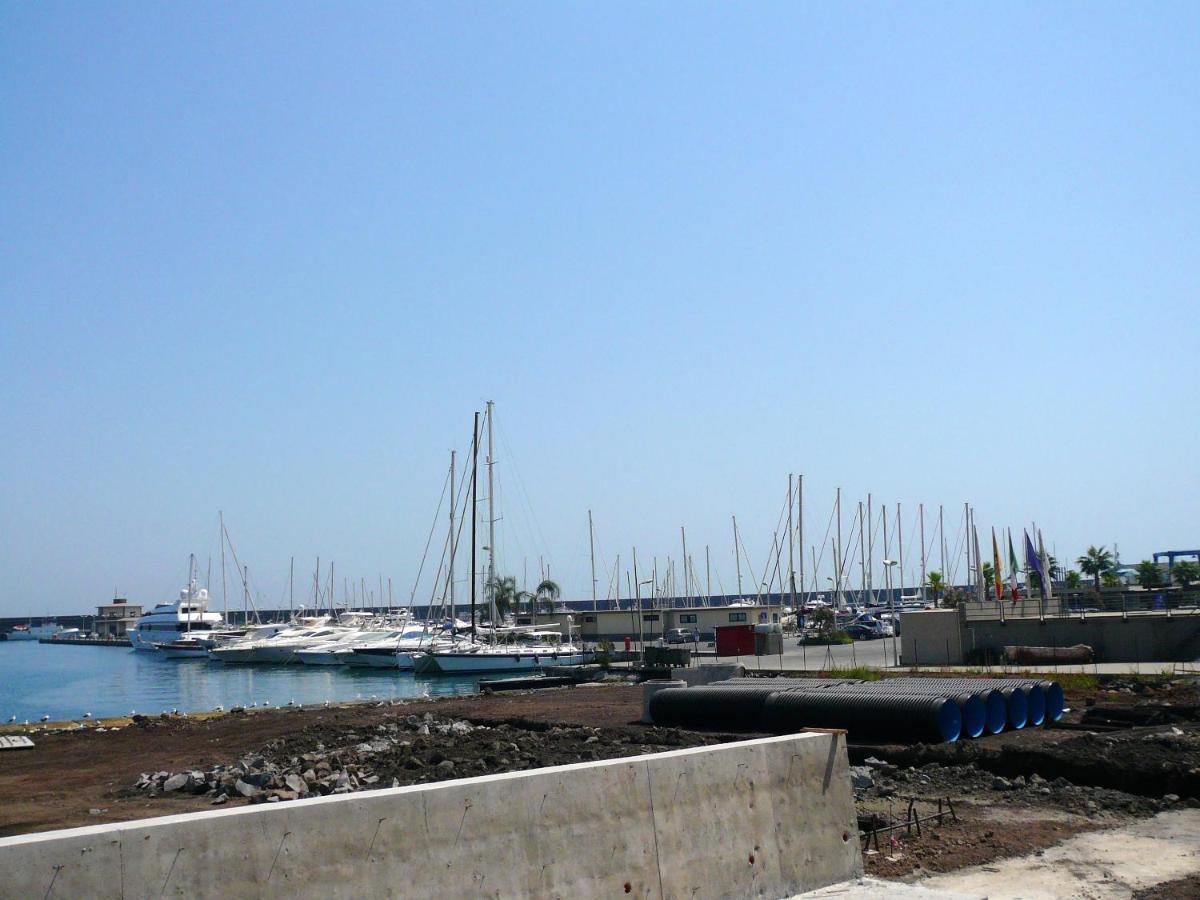 4 Bedrooms House With Sea View And Enclosed Garden At Riposto 1 Km Away From The Beach Exterior photo